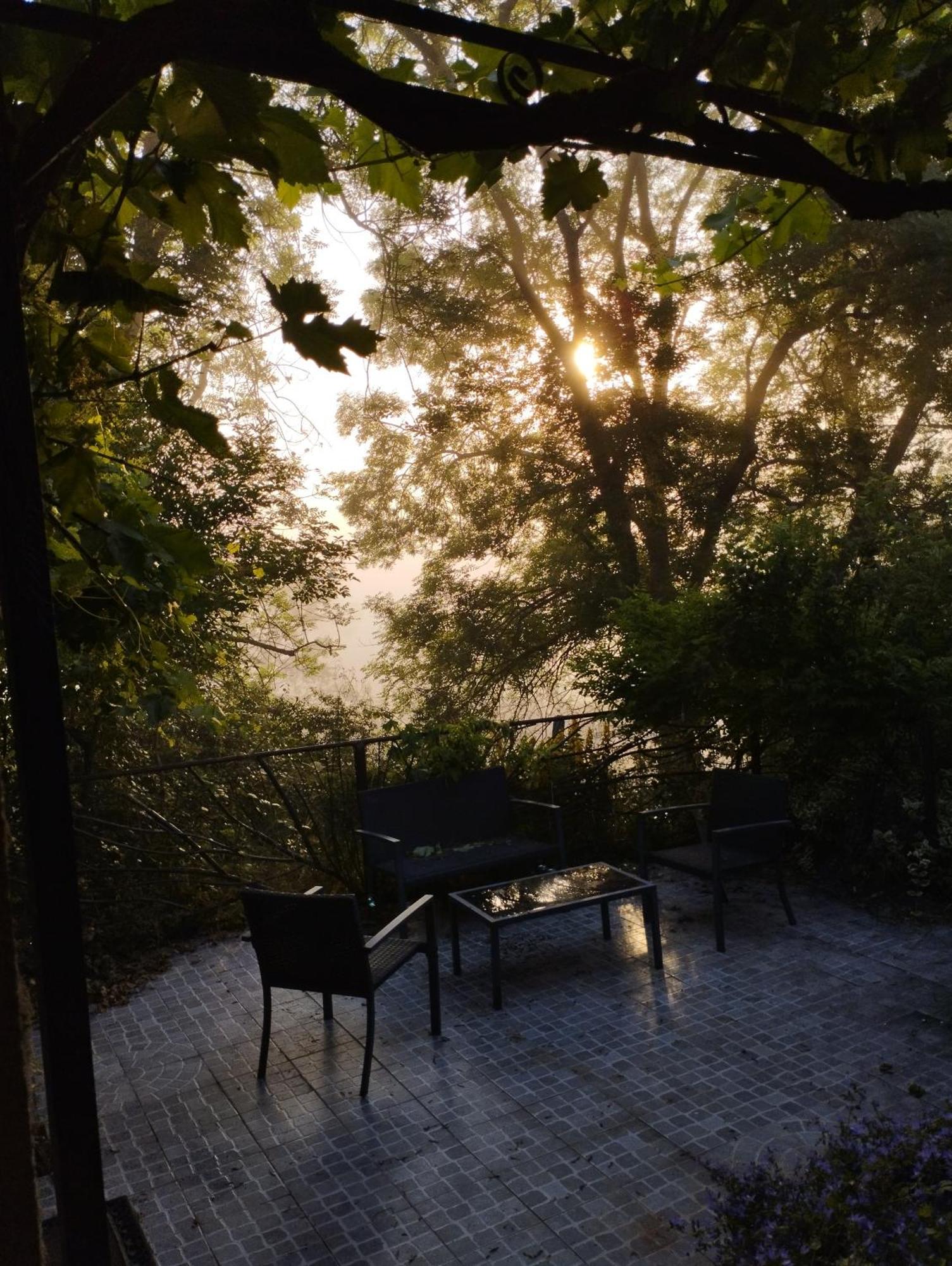 Fenetre Sur Loire Bed & Breakfast Iguerande ภายนอก รูปภาพ