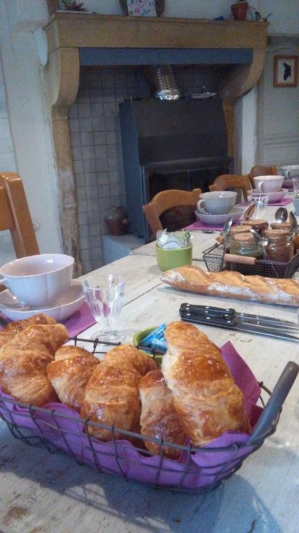 Fenetre Sur Loire Bed & Breakfast Iguerande ภายนอก รูปภาพ
